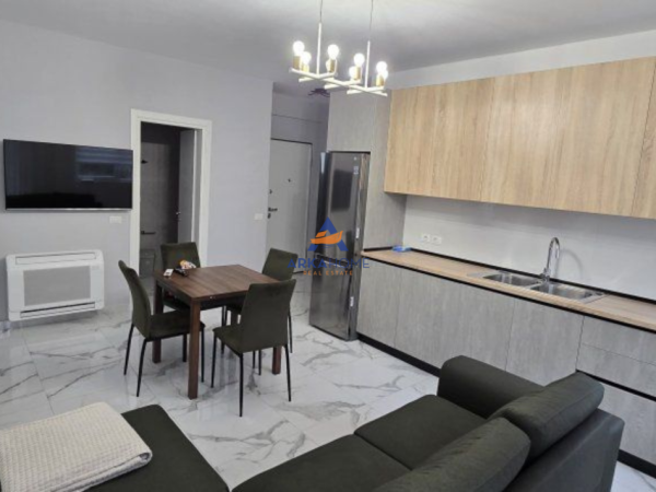 Tirane, jepet me qera apartament 2+1+Ballkon Kati 3, 82 m² 630 € 