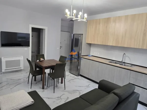Tirane, jepet me qera apartament 2+1+Ballkon Kati 3, 82 m² 630 € 