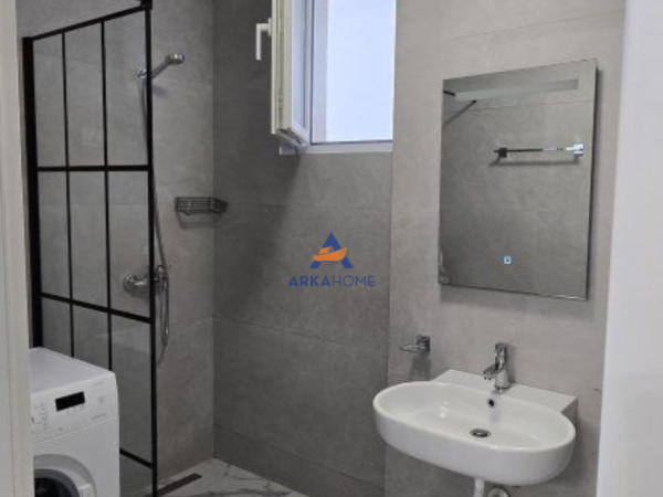 Tirane, jepet me qera apartament 2+1+Ballkon Kati 3, 82 m² 630 € 