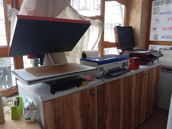 Pogradec okazion,Shitet Biznes I Kompletuar Studio Stampime ,Printime ,Foto. 10.000 €