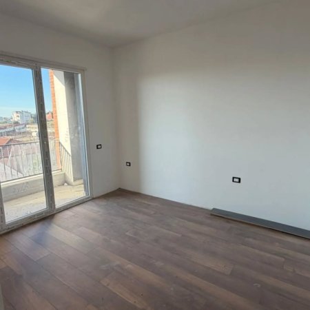 Tirane, shitet apartament Kati 5, 90 m² 112.500 € (paskuqan)