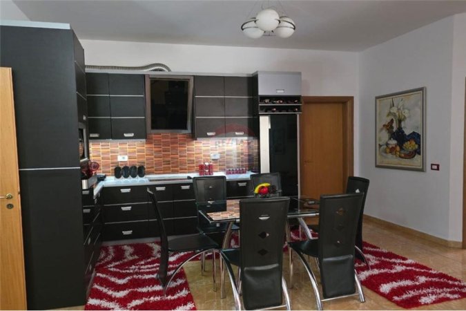 Vlore, jepet me qera apartament 2+1 , 120 m² 550 € (Blv. Ismail Qemali,Vlore)
