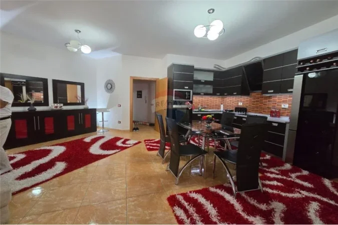 Vlore, jepet me qera apartament 2+1 , 120 m² 550 € (Blv. Ismail Qemali,Vlore)