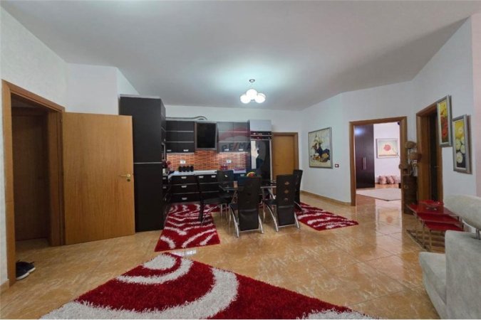 Vlore, jepet me qera apartament 2+1 , 120 m² 550 € (Blv. Ismail Qemali,Vlore)
