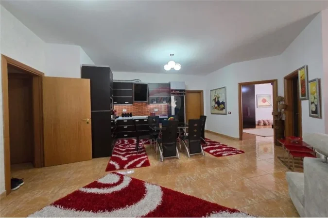 Vlore, jepet me qera apartament 2+1 , 120 m² 550 € (Blv. Ismail Qemali,Vlore)