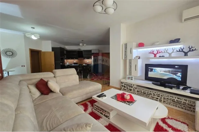 Vlore, jepet me qera apartament 2+1 , 120 m² 550 € (Blv. Ismail Qemali,Vlore)