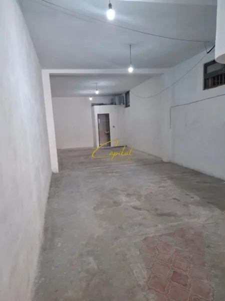 Tirane, jepet me qera magazine Kati 0, 140 m² 550 € (SPITALI AMERIKAN 3)