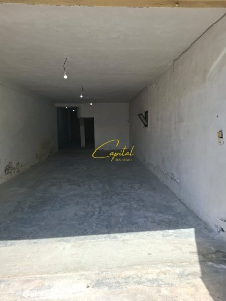 Tirane, jepet me qera magazine Kati 0, 140 m² 550 € (SPITALI AMERIKAN 3)