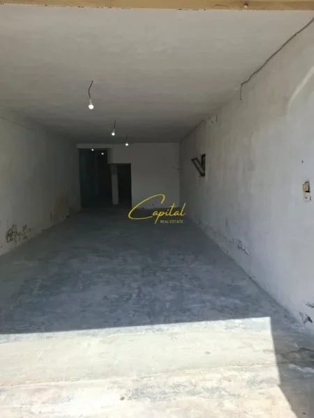 Tirane, jepet me qera magazine Kati 0, 140 m² 550 € (SPITALI AMERIKAN 3)