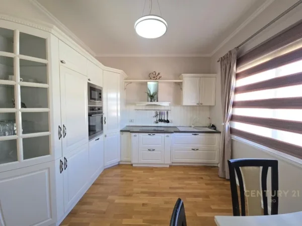 Tirane, shitet apartament+verande | Penthouse 2+1+Aneks+Ballkon Kati 6, 174 m² 290.000 € 