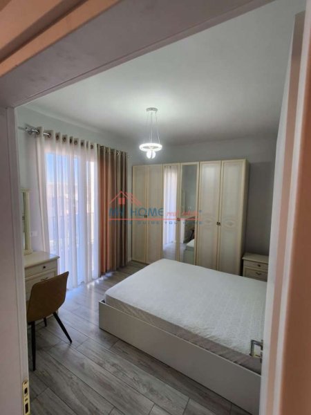 Tirane, jepet me qera apartament 1+1+Ballkon Kati 5, 70 m² 750 € (Rruga Anton Lufi)