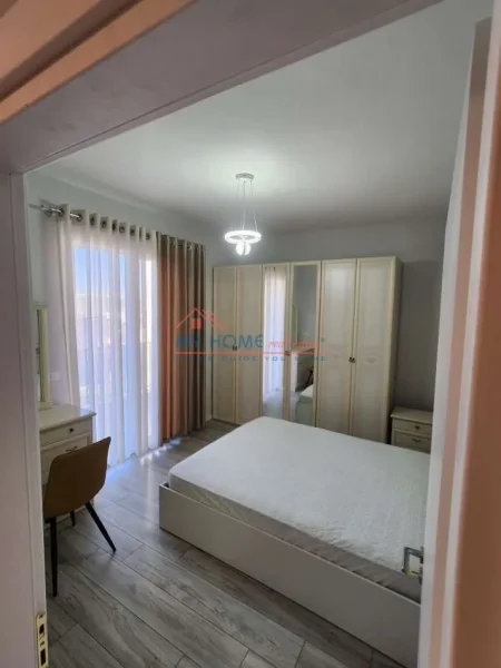 Tirane, jepet me qera apartament 1+1+Ballkon Kati 5, 70 m² 750 € (Rruga Anton Lufi)
