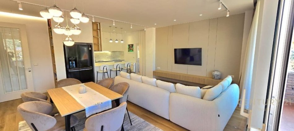 Tirane, shitet apartament 2+1+Aneks+Ballkon , 142 m² 313.000 € 