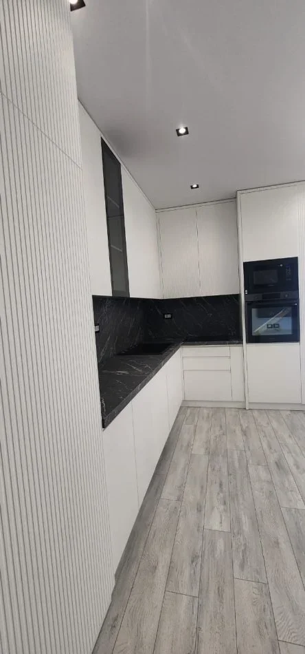 Shqiperi, jap me qera apartament 2+1 , 121 m² 1.250 € (KOMPLEKSI DELIJORGJI)