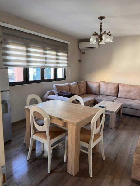 Tirane, jepet me qera apartament 1+1+Ballkon Kati 5, 65 m² 600 € (21 DHJETORI)