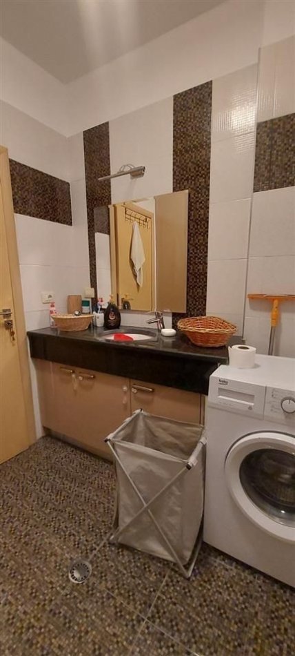 Tirane, jepet me qera apartament 2+1+Ballkon Kati 7, 82 m² 500 € (ASTIR)