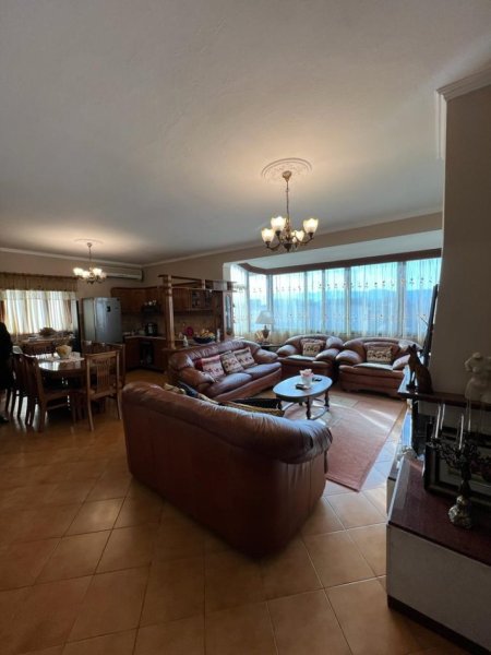 Tirane, shitet apartament 3+1 Kati 5, 133 m² 192.850 € (Rruga "At Zef Valentini")