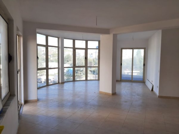 Tirane, shitet apartament 2+1 Kati 2, 195.000 € 
