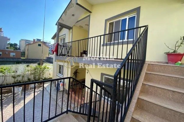 Durres, shitet Vile 2 Katshe , 263 m² 219.000 € (Rruga Iliria)