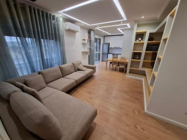 Tirane, jepet me qera apartament 1+1+Ballkon Kati 5, 64 m² 600 € (ZOGU I ZI)