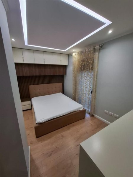 Tirane, jepet me qera apartament 1+1+Ballkon Kati 5, 64 m² 600 € (ZOGU I ZI)