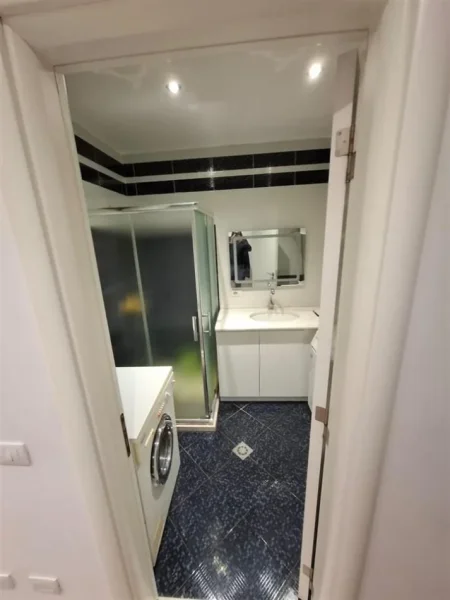 Tirane, jepet me qera apartament 1+1+Ballkon Kati 5, 64 m² 600 € (ZOGU I ZI)