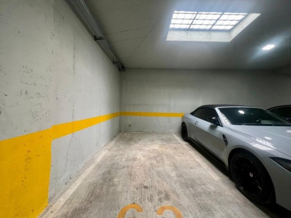Tirane, jepet me qera garazh | post parkimi Kati -1, 12 m² 100 € (Rruga Tefta Tashko Koco)