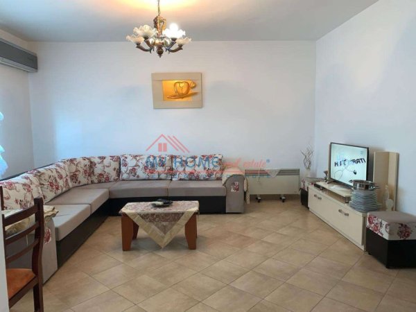 Tirane, shitet apartament 1+1+Ballkon Kati 12, 79 m² 172.000 € 
