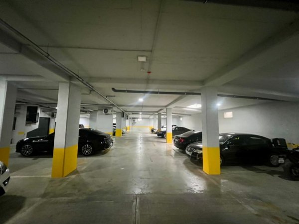 Tirane, jepet me qera garazh | post parkimi Kati -1, 12 m² 100 € (Rruga Tefta Tashko Koco)