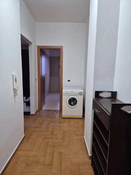 Tirane, jepet me qera apartament 2+1 Kati 2, 90 m² 650 € (qender)