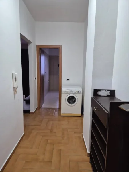 Tirane, jepet me qera apartament 2+1 Kati 2, 90 m² 650 € (qender)