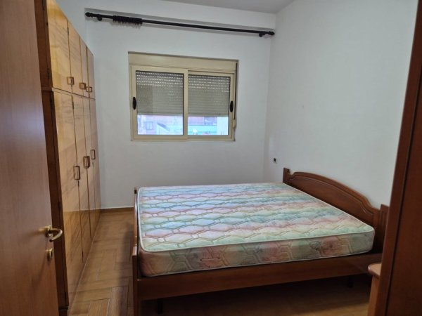 Tirane, jepet me qera apartament 2+1 Kati 2, 90 m² 650 € (qender)