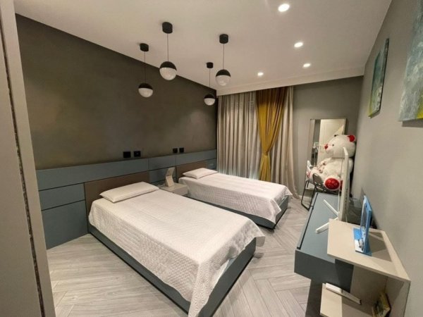 Tirane, shitet apartament 2+1+Aneks+Ballkon Kati 4, 105 m² 280.000 € 