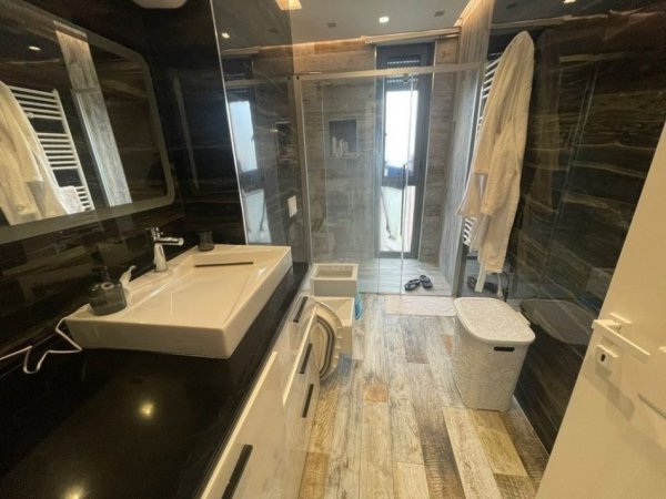 Tirane, shitet apartament 2+1+Aneks+Ballkon Kati 4, 105 m² 280.000 € 