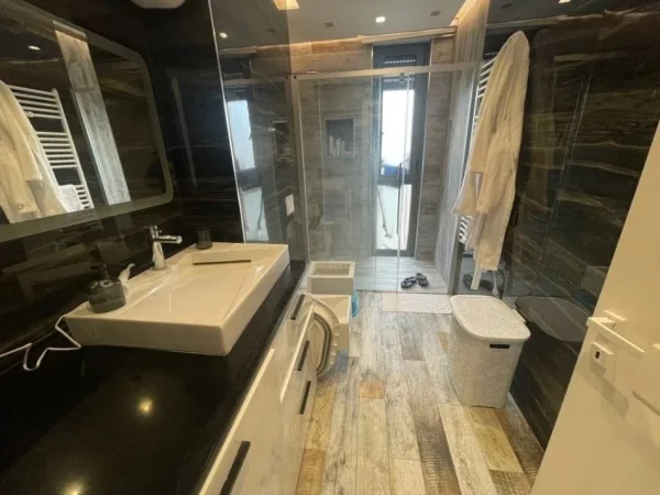 Tirane, shitet apartament 2+1+Aneks+Ballkon Kati 4, 105 m² 280.000 € 