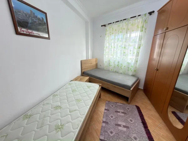 Tirane, jepet me qera apartament 2+1 Kati 5, 40000 LEKE