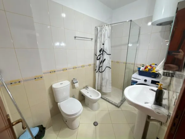Tirane, jepet me qera apartament 2+1 Kati 5, 40000 LEKE