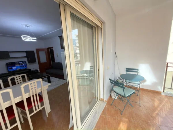 Tirane, jepet me qera apartament 2+1 Kati 5, 40000 LEKE