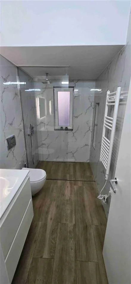 Tirane, jepet me qera apartament 2+1+Ballkon Kati 3, 75 m² 750 € (MYSLYM SHYRI)