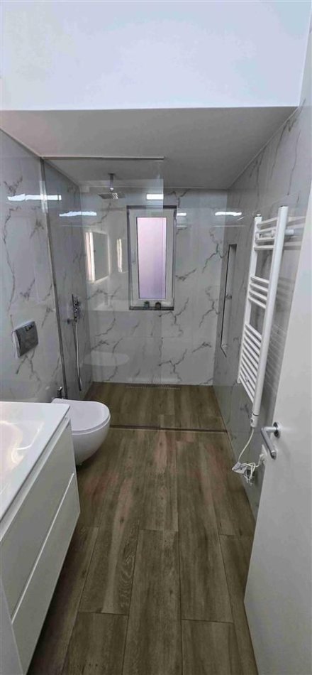 Tirane, jepet me qera apartament 2+1+Ballkon Kati 3, 75 m² 750 € (MYSLYM SHYRI)