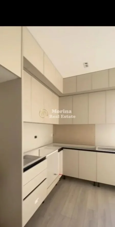 Tirane, jepet me qera apartament 2+1 Kati 8, 110 m² 600 € (Rruga 5 Maji)