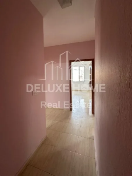 Tirane, jepet me qera ambjent biznesi Kati 4, 120 m² 700 € (Pazari ri)