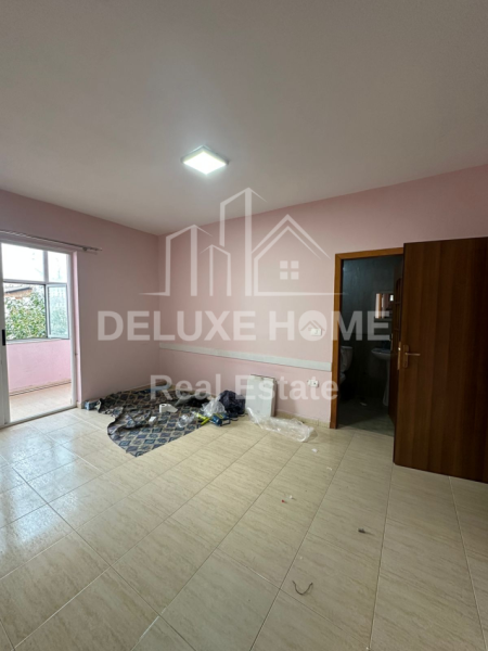Tirane, jepet me qera ambjent biznesi Kati 4, 120 m² 700 € (Pazari ri)
