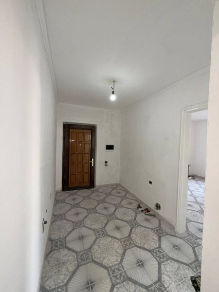 Durres, jepet me qera 1+1+Ballkon Kati 2, ( APARTAMENT ME QERA 1+1+Ballkon Jepet per Biznes +3550692039456 069 378 0684 Çmimi: 350 € Muaj neto Numri i Pronës: Lokacioni: Stacioni Trenit Durres)