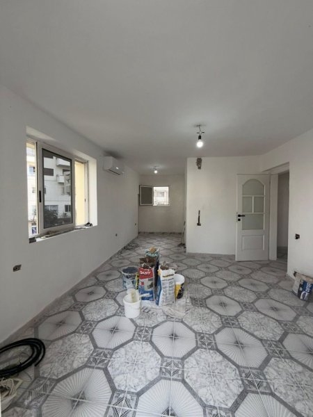 Durres, jepet me qera 1+1+Ballkon Kati 2, ( APARTAMENT ME QERA 1+1+Ballkon Jepet per Biznes +3550692039456 069 378 0684 Çmimi: 350 € Muaj neto Numri i Pronës: Lokacioni: Stacioni Trenit Durres)