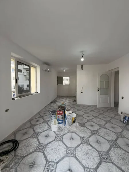 Durres, jepet me qera 1+1+Ballkon Kati 2, ( APARTAMENT ME QERA 1+1+Ballkon Jepet per Biznes +3550692039456 069 378 0684 Çmimi: 350 € Muaj neto Numri i Pronës: Lokacioni: Stacioni Trenit Durres)