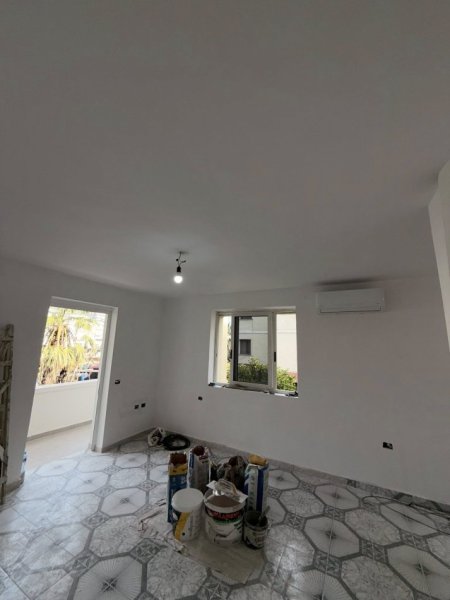 Durres, jepet me qera 1+1+Ballkon Kati 2, ( APARTAMENT ME QERA 1+1+Ballkon Jepet per Biznes +3550692039456 069 378 0684 Çmimi: 350 € Muaj neto Numri i Pronës: Lokacioni: Stacioni Trenit Durres)