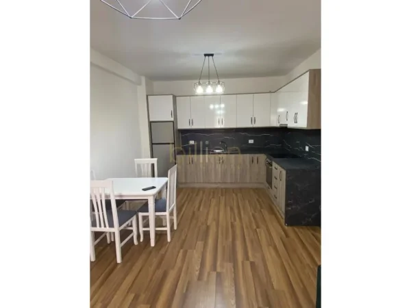 Tirane, shitet apartament 1+1+Ballkon , 73 m² 110.000 € 