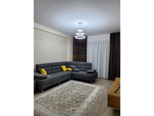 Tirane, jepet me qera apartament 2+1 Kati 1, 113 m² 1.260 € 