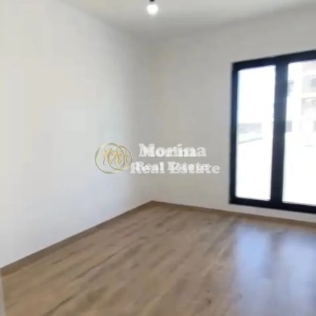 Tirane, jepet me qera apartament 3+1 Kati 9, 200 m² 1.000 € (Rruga e Dibres)
